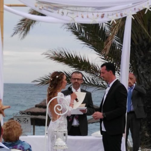 Zivile Hochzeitszeremonie am Strand von Marbella